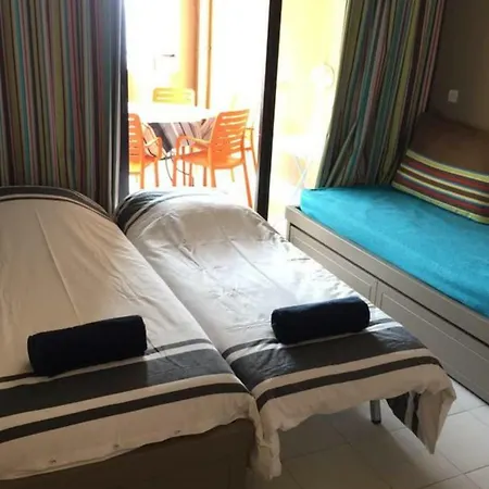2 Bedrooms With Sea View And Pool