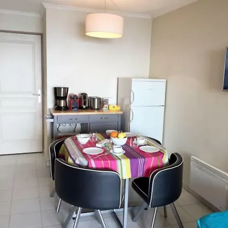 2 Bedrooms With Sea View And Pool Apartment